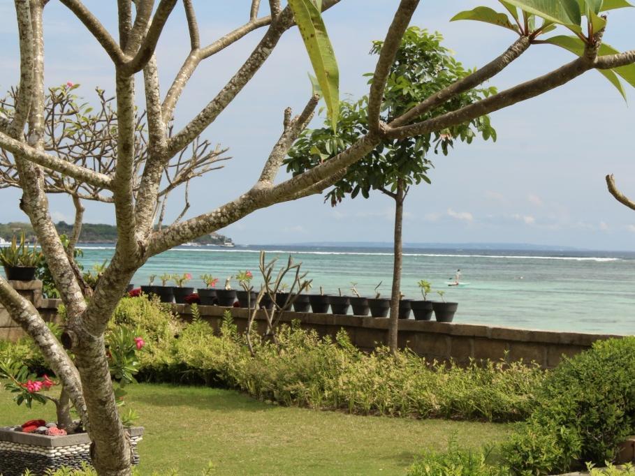 Yogi Beach Bungalow & The Blue Yogi Beach Restaurant Nusa Lembongan Exterior foto